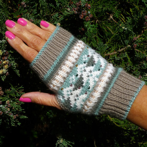 Rockin’ Around Mitts Knitting Kit