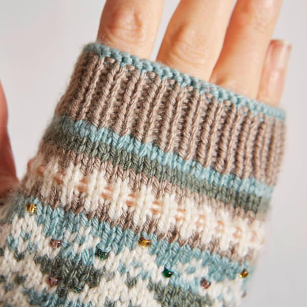 Rockin’ Around Mitts Knitting Kit (2 pairs)