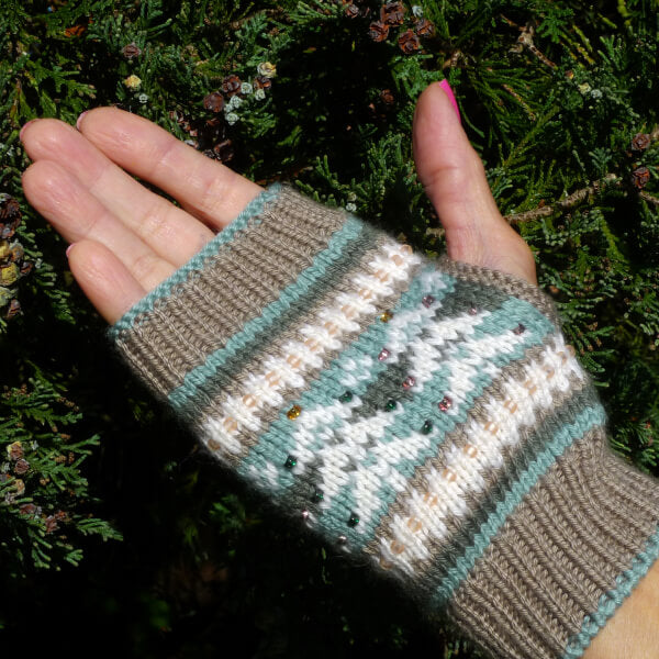 Rockin’ Around Mitts Knitting Kit